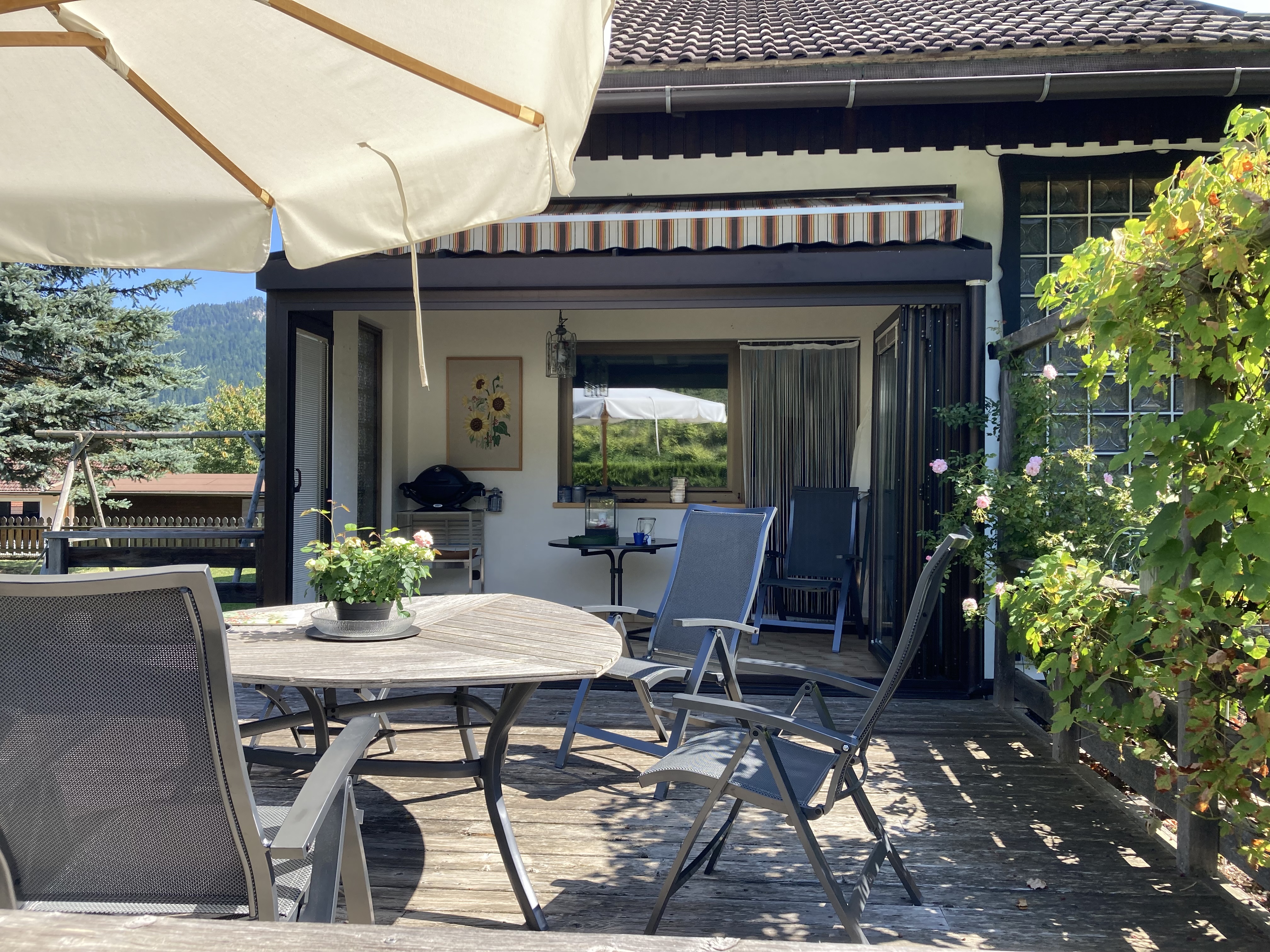 Terras met zicht op de serre